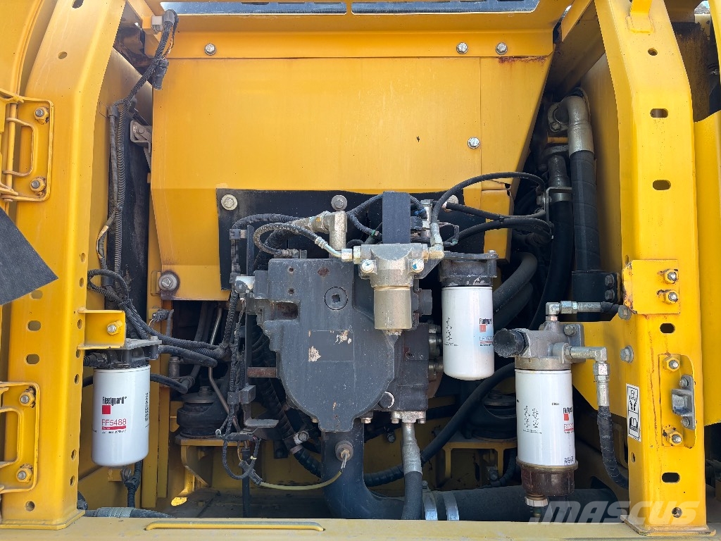 Komatsu PC 210 LC-10 Crawler excavators