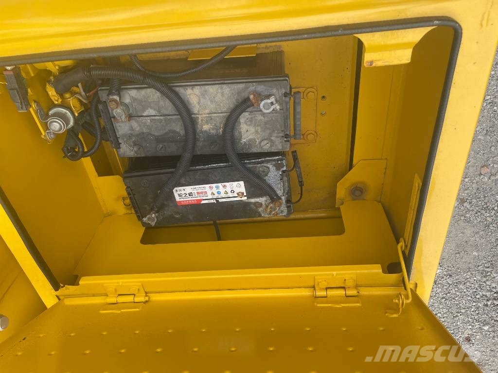 Komatsu PC 200-7 中型挖土機/掘鑿機/挖掘機 7t-12t