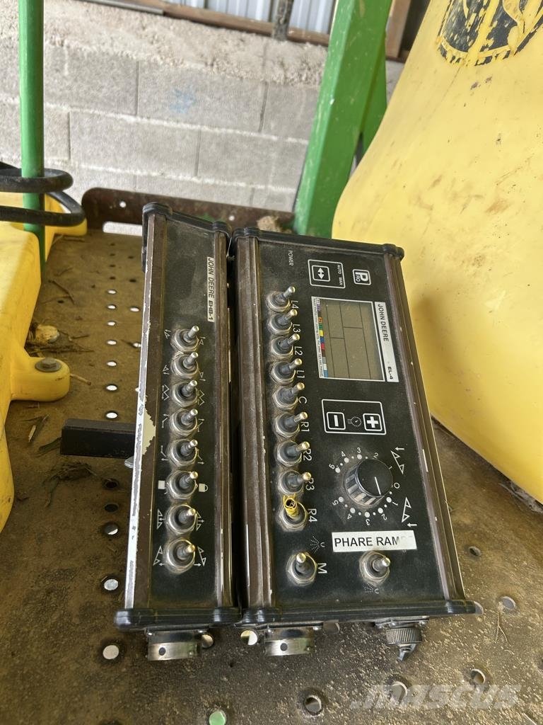 John Deere 724 Trailed sprayers