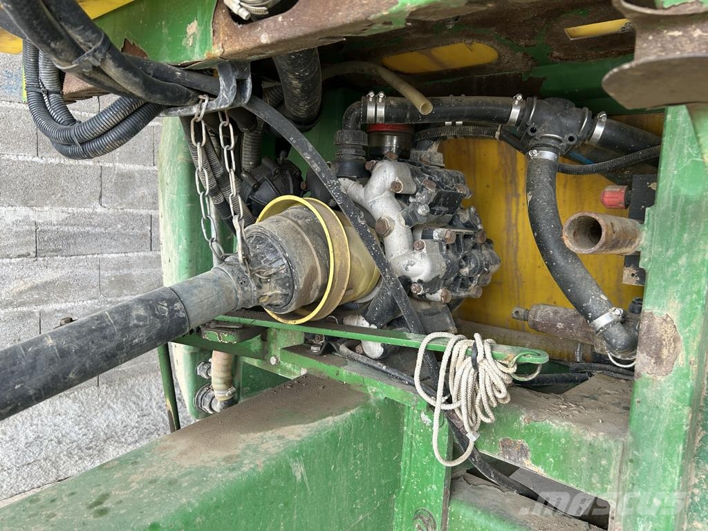 John Deere 724 Vučene prskalice