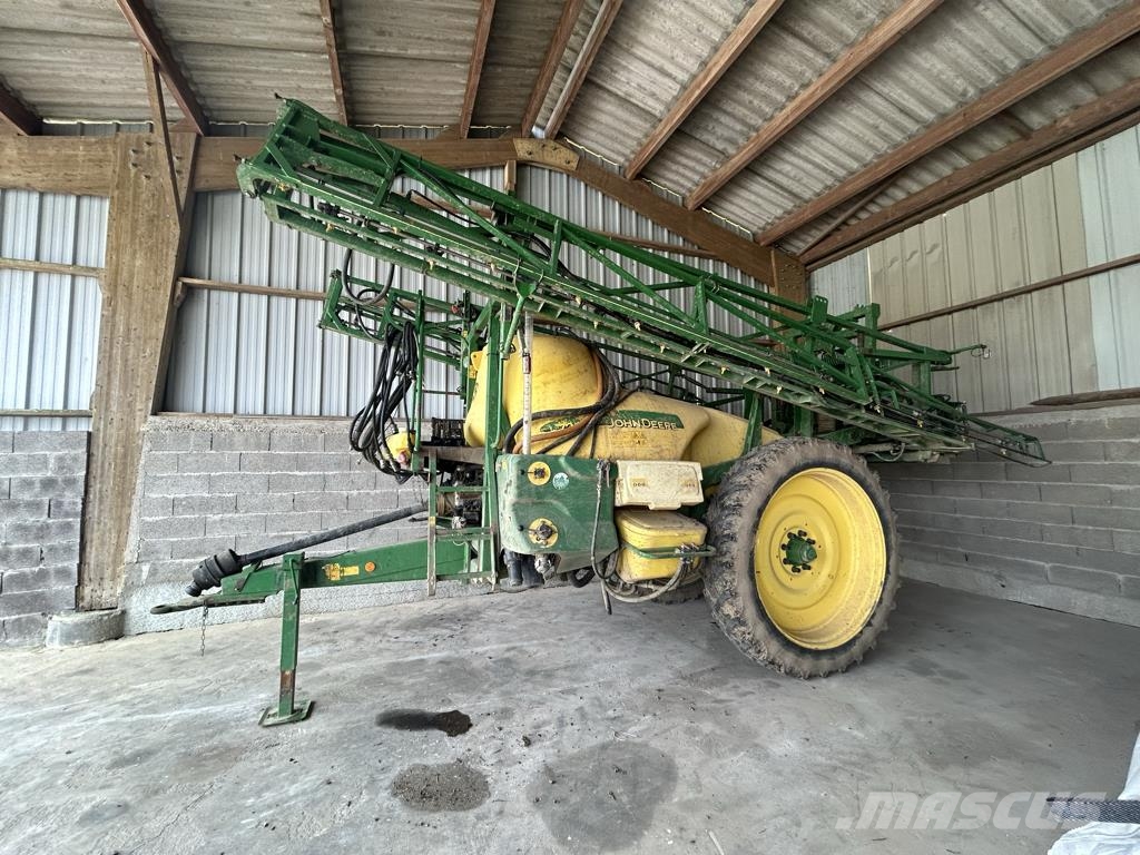John Deere 724 Trailed sprayers