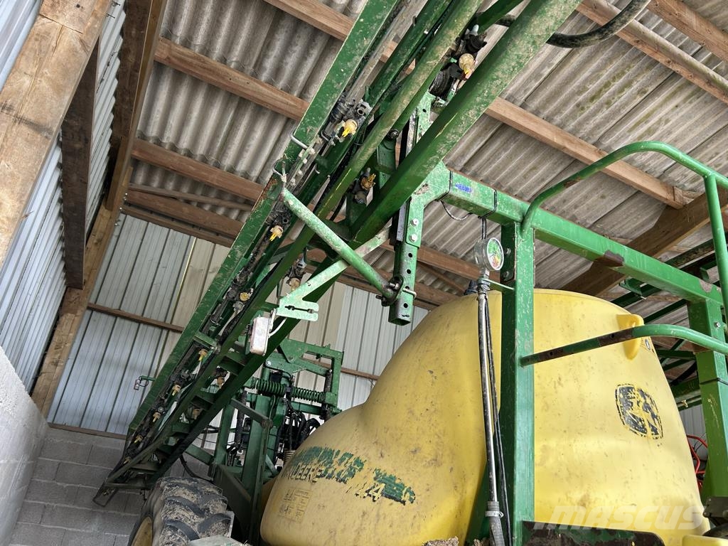 John Deere 724 Trailed sprayers