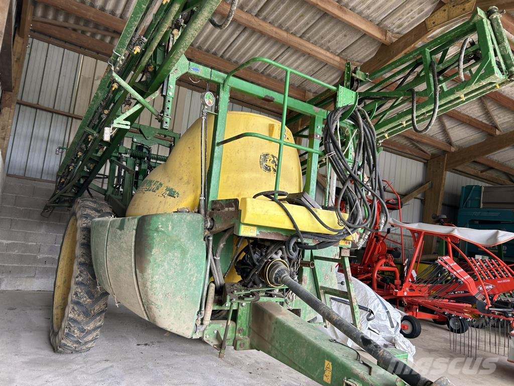 John Deere 724 Trailed sprayers