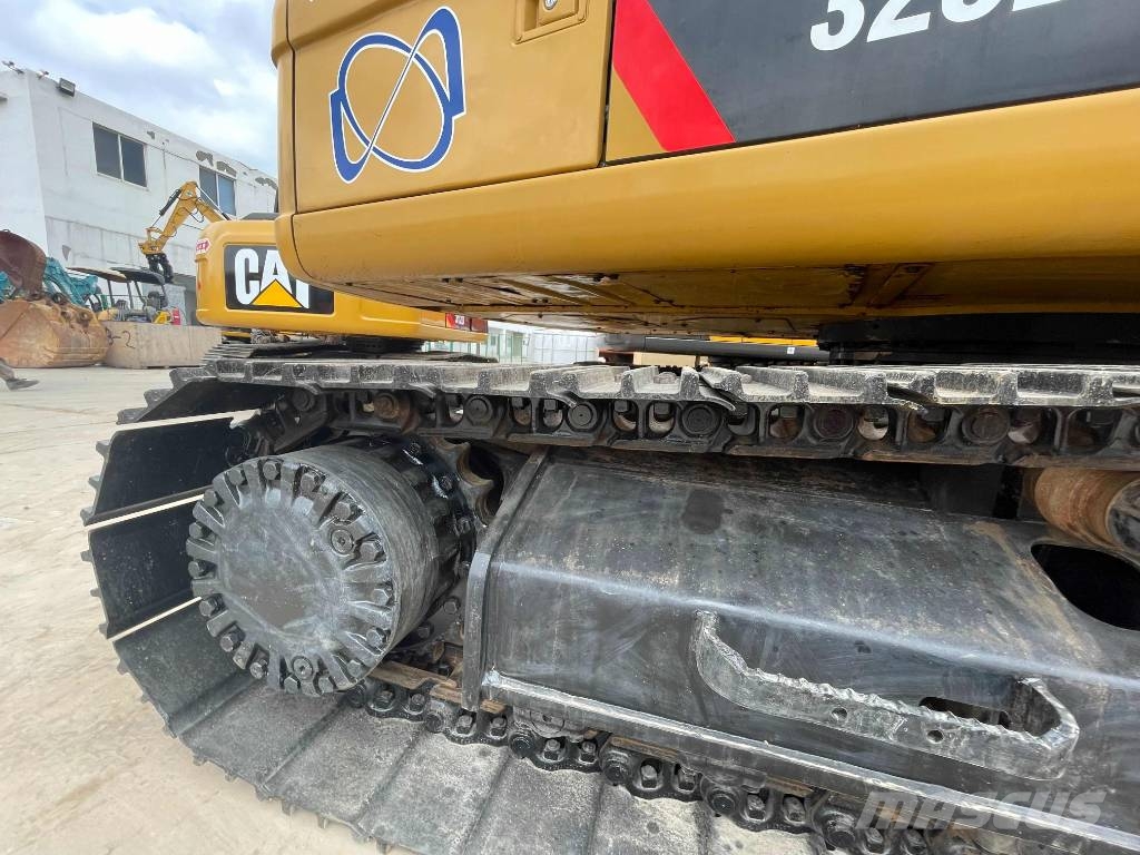 CAT 323 D Bagri goseničarji