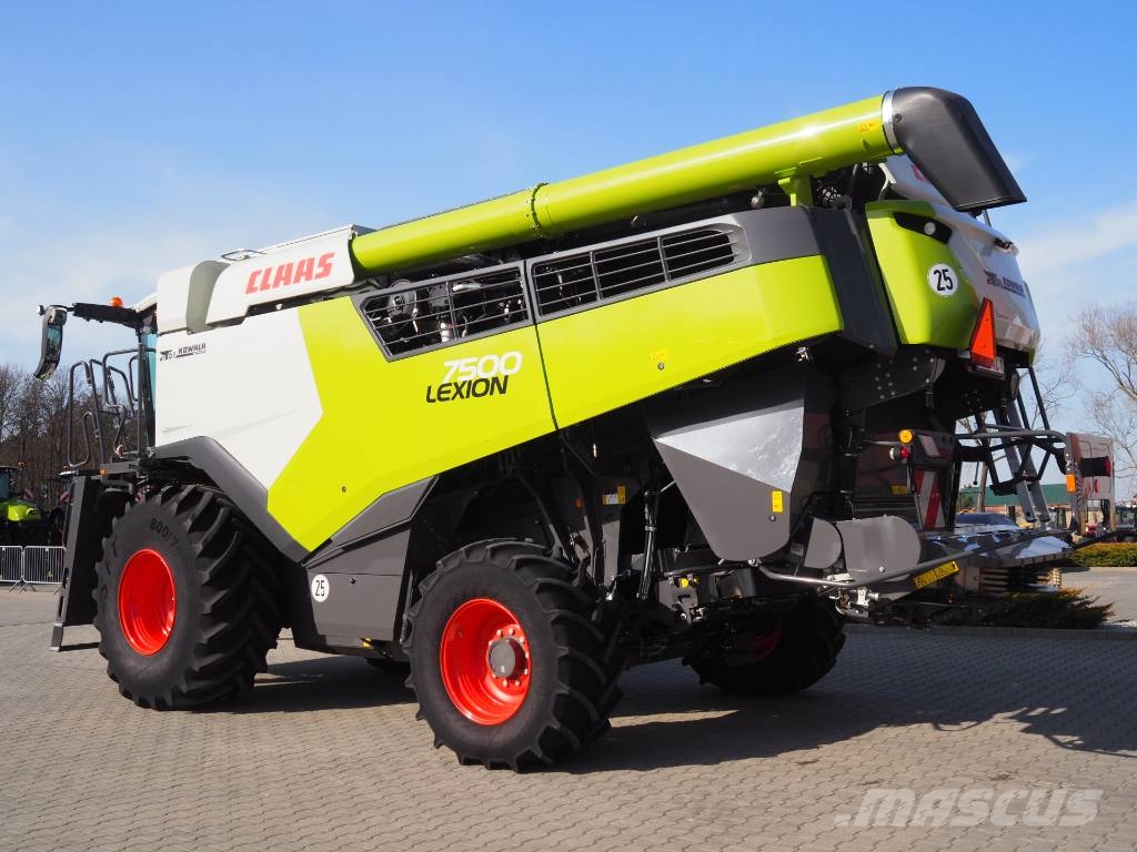 CLAAS Lexion 7500 + V930 Combine harvesters