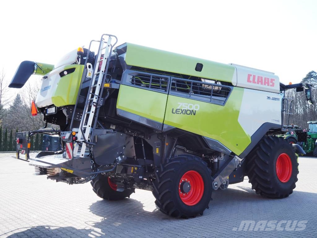 CLAAS Lexion 7500 + V930 Combine harvesters