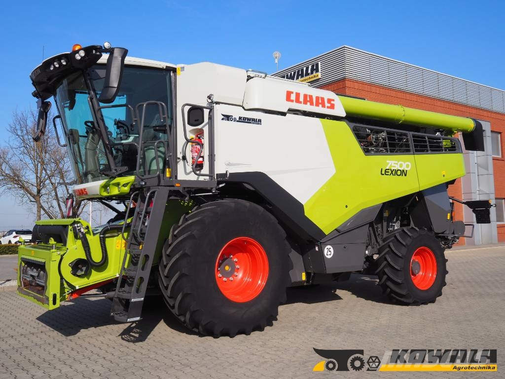 CLAAS Lexion 7500 + V930 Combine harvesters