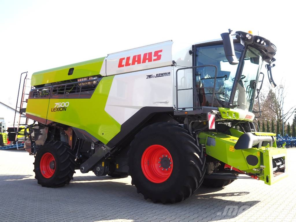 CLAAS Lexion 7500 + V930 Combine harvesters