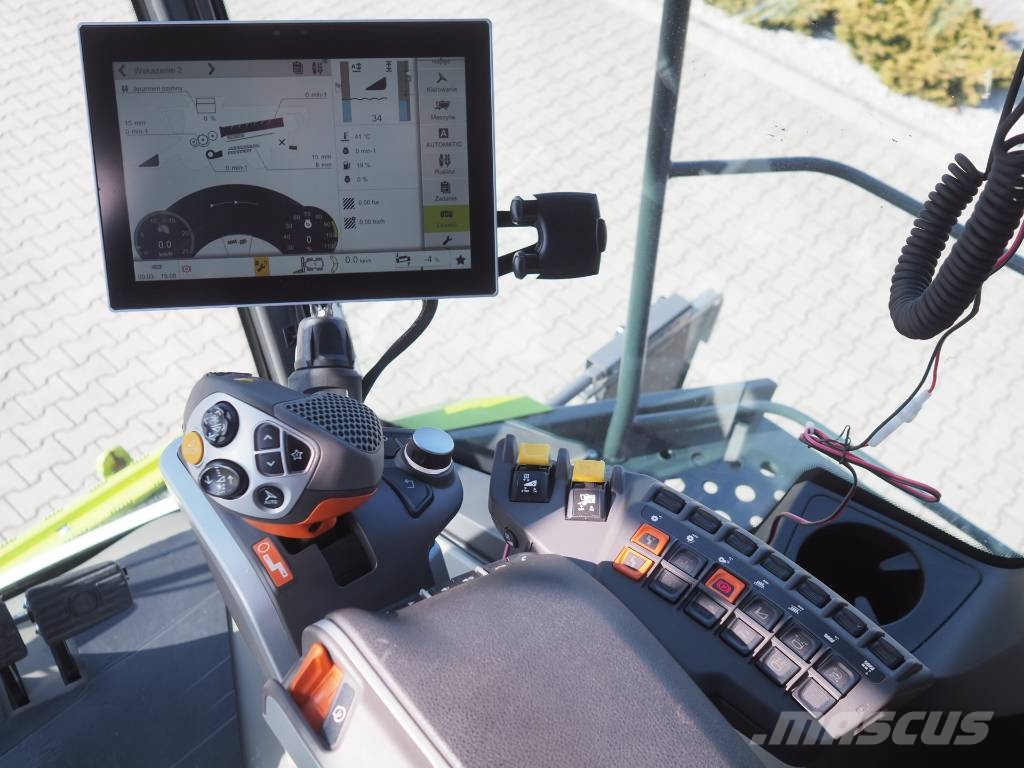 CLAAS Lexion 7500 + V930 Combine harvesters