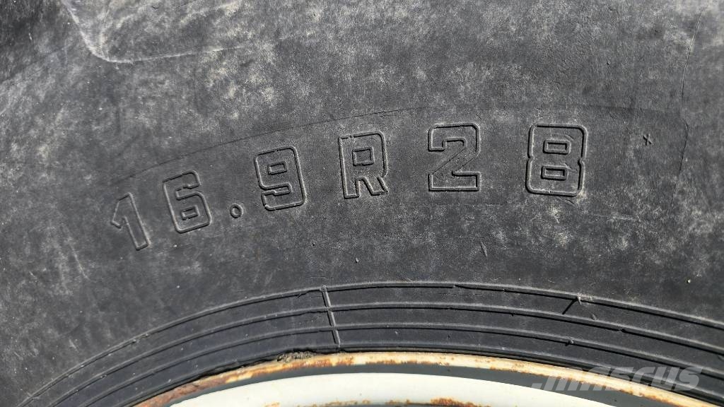 Valtra Valmet 8550 الجرارات