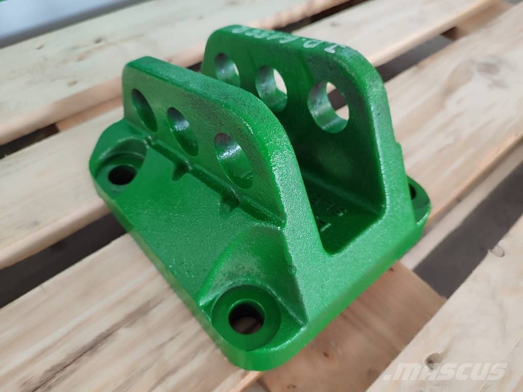 John Deere Central screw hook L204273 JOHN DEERE 6140R Alváz és felfüggesztés