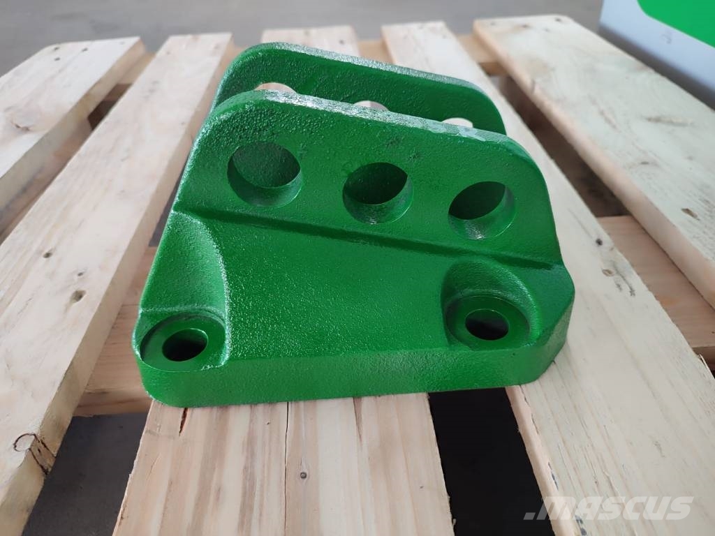 John Deere Central screw hook L204273 JOHN DEERE 6140R Alváz és felfüggesztés