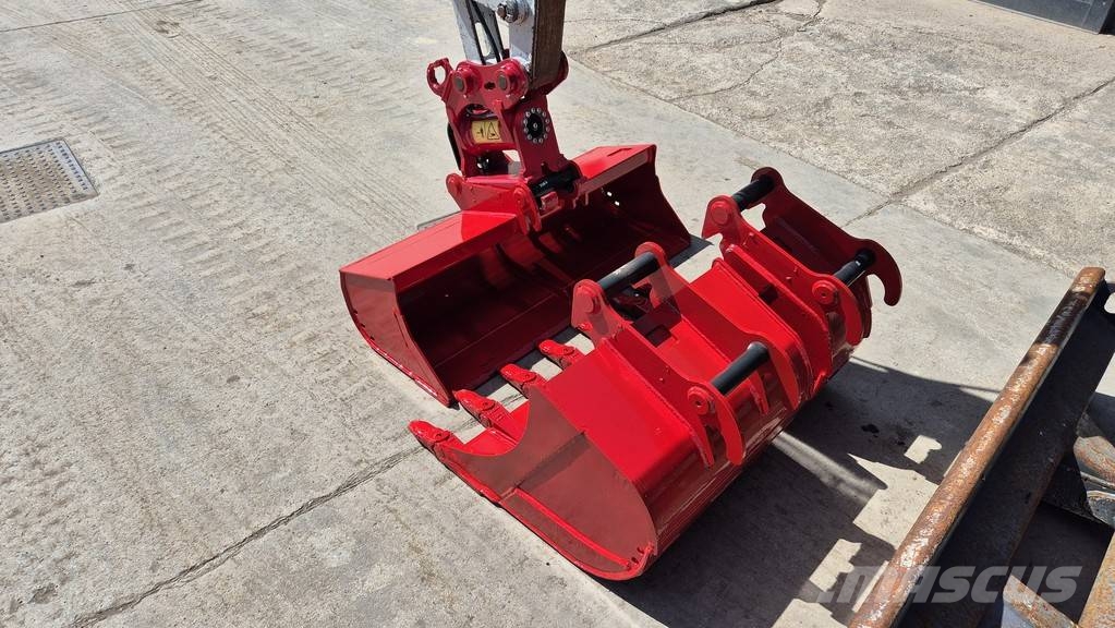 Takeuchi TB235-2 - POWERTILT - 2019 YEAR - 3X BUCKETS - 204 Mini excavators < 7t (Mini diggers)