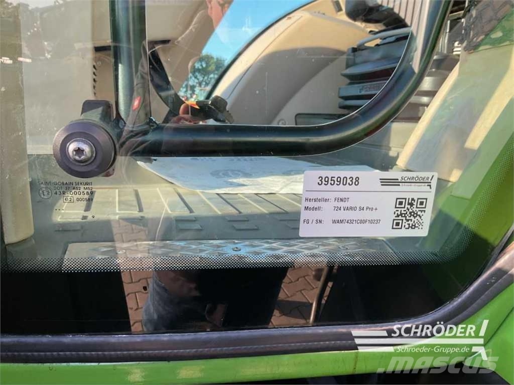 Fendt 724 VARIO S4 PROFI PLUS Трактори