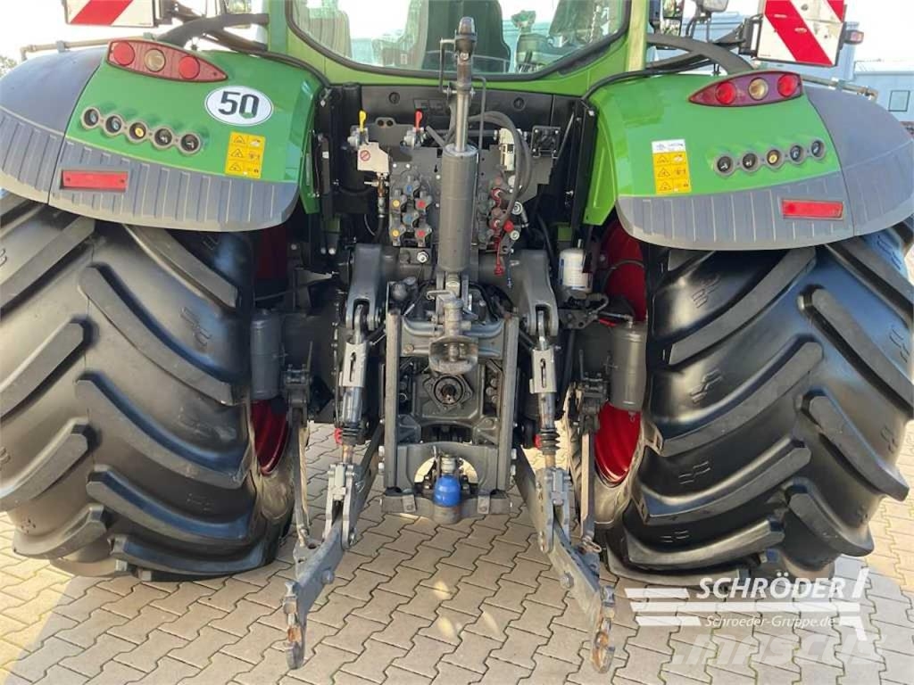 Fendt 724 VARIO S4 PROFI PLUS Трактори