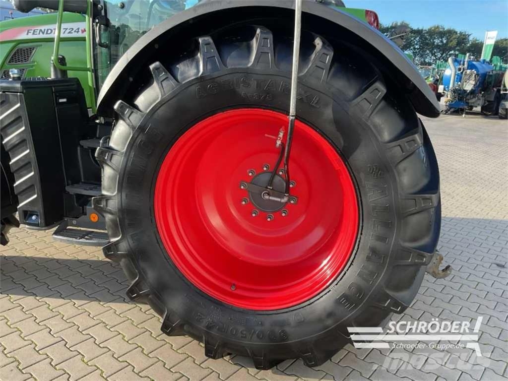 Fendt 724 VARIO S4 PROFI PLUS Трактори