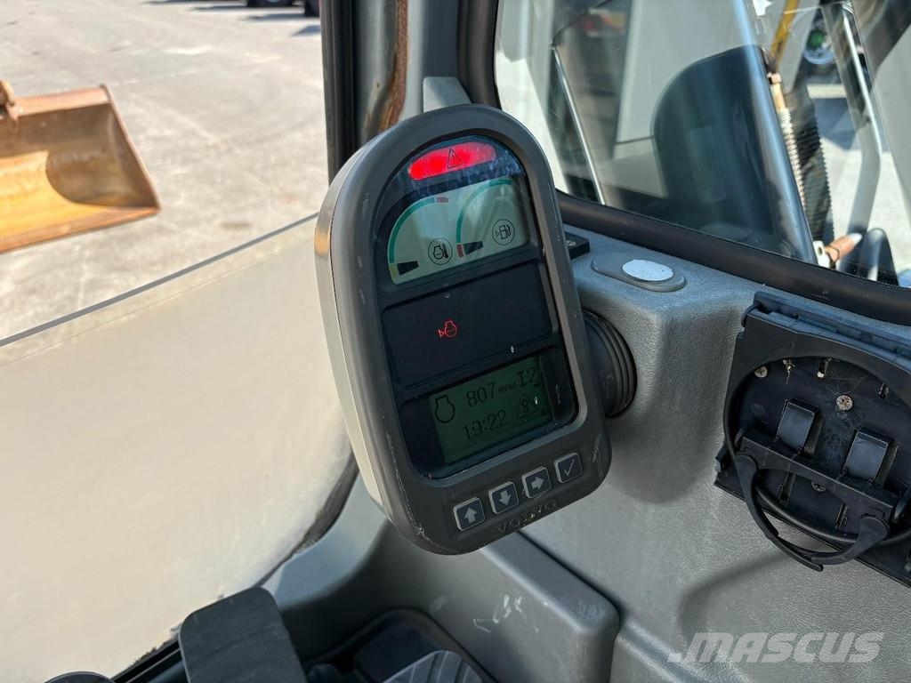 Volvo EC210 + 4870 Hours + bucket + fully operational 特殊挖土機/掘鑿機/挖掘機