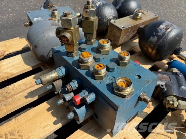 Liebherr L 580 HYDRAULIC BLOCK Hüdraulika