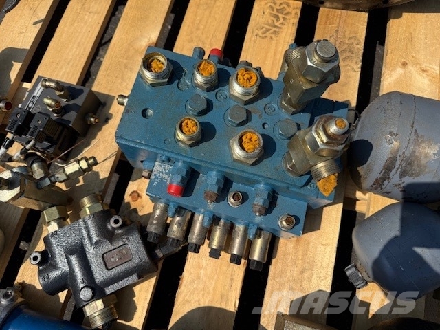 Liebherr L 580 HYDRAULIC BLOCK Hüdraulika
