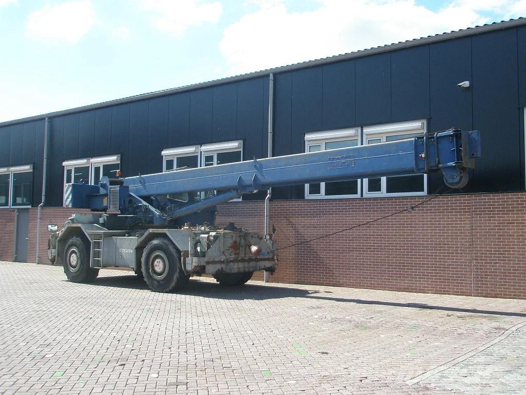 Faun RT30 Rough terrain cranes