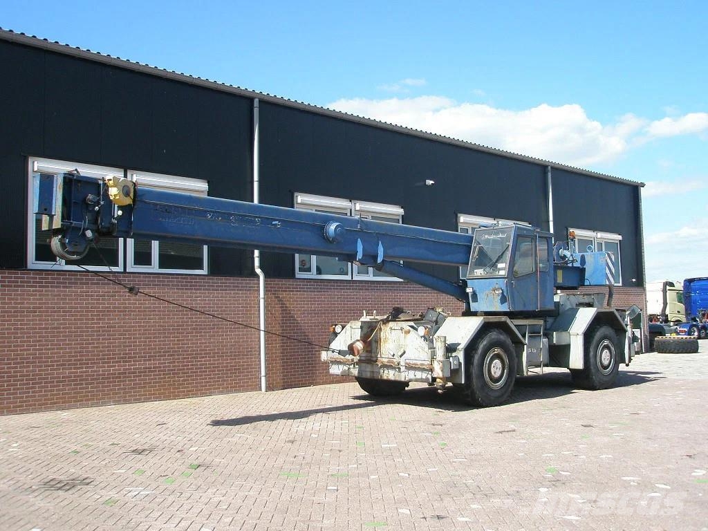 Faun RT30 Rough terrain cranes