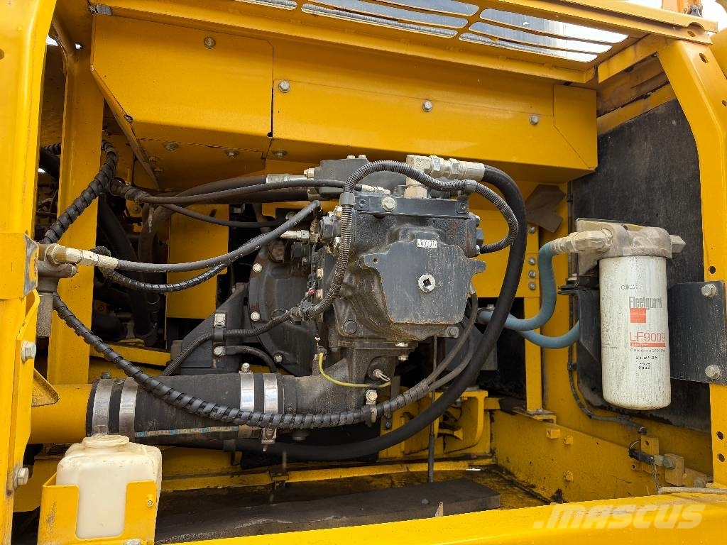 Komatsu PC 360 LC-10 حفارات زحافة