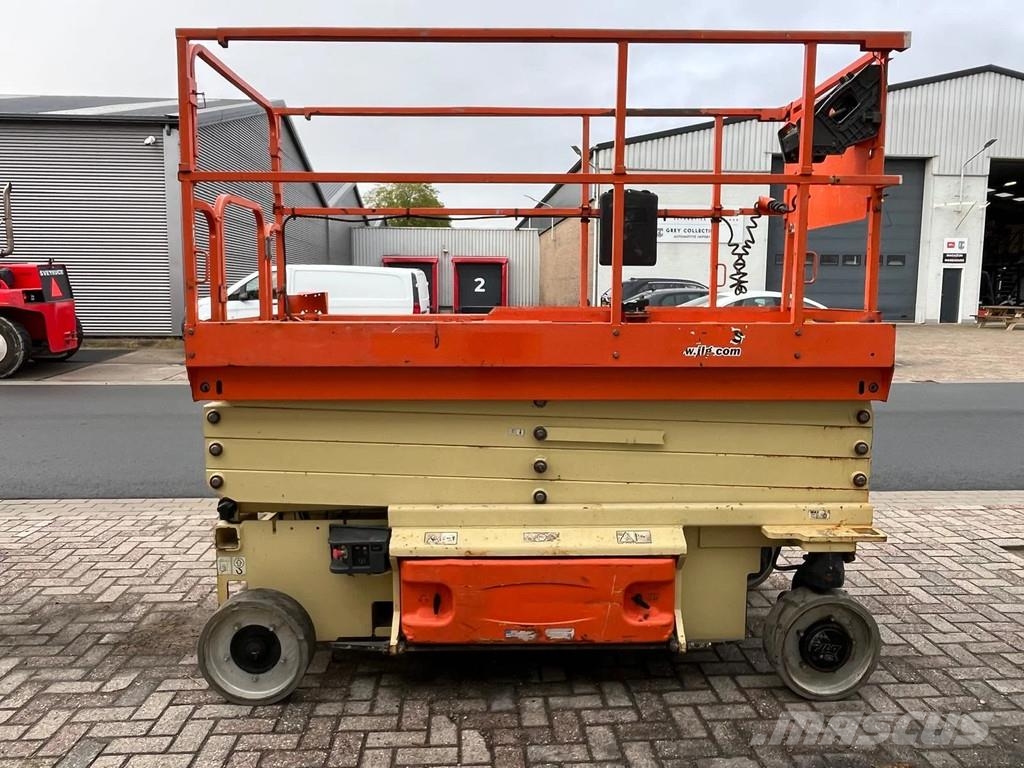 JLG 2646ES Saksilavat