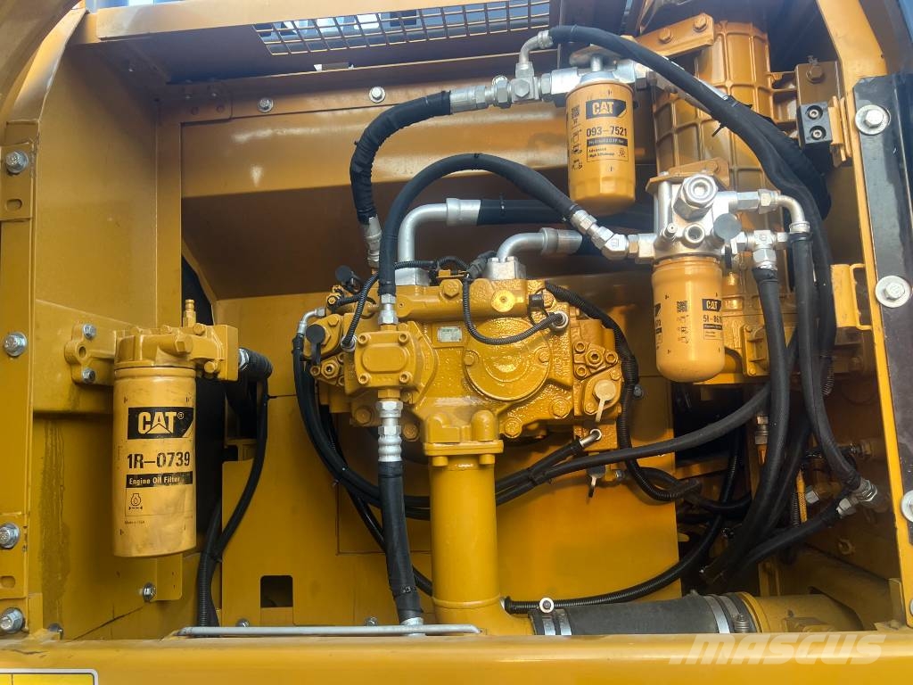 CAT 324D2L 3000 units excavators in stock Kāpurķēžu ekskavatori