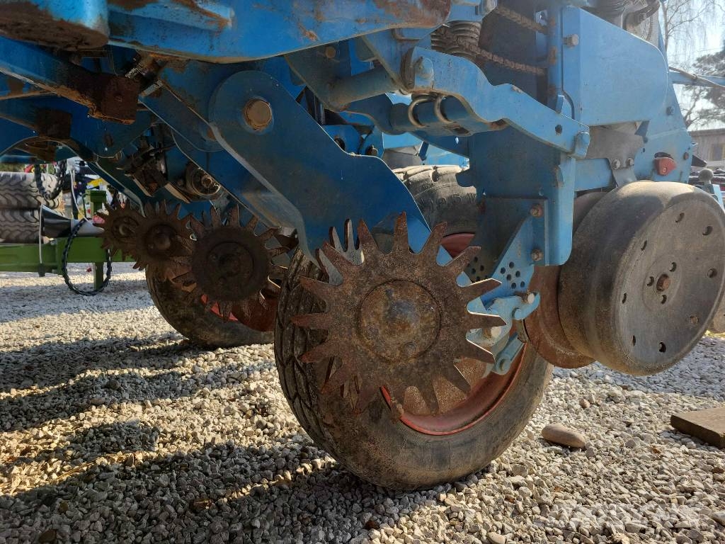 Monosem NX M TR 2 - 8 rows ماكينات البذر الدقيق
