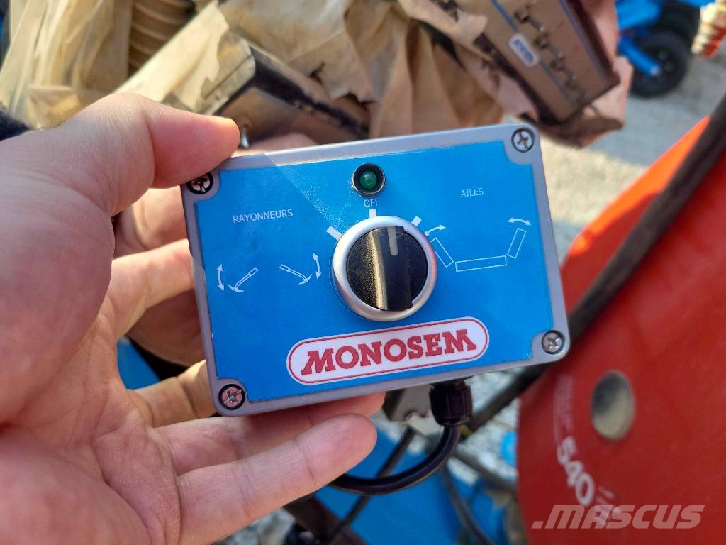 Monosem NX M TR 2 - 8 rows ماكينات البذر الدقيق