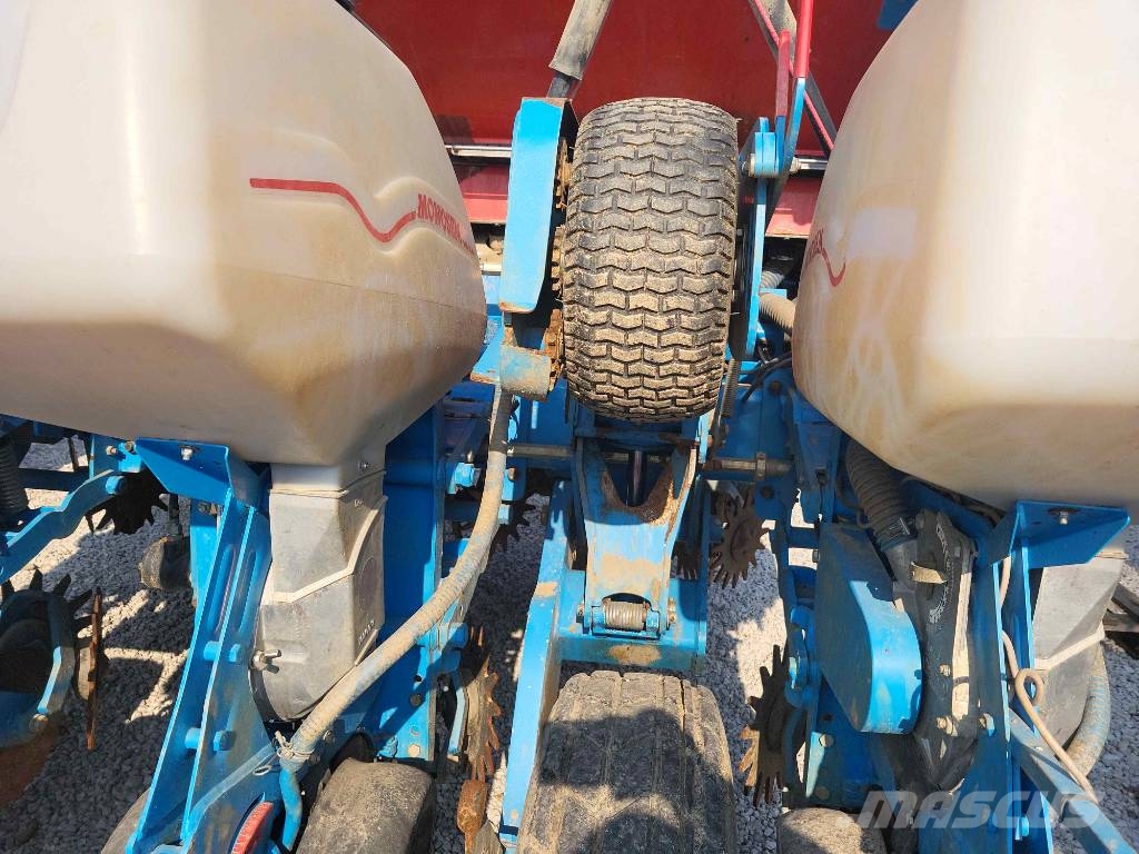 Monosem NX M TR 2 - 8 rows ماكينات البذر الدقيق