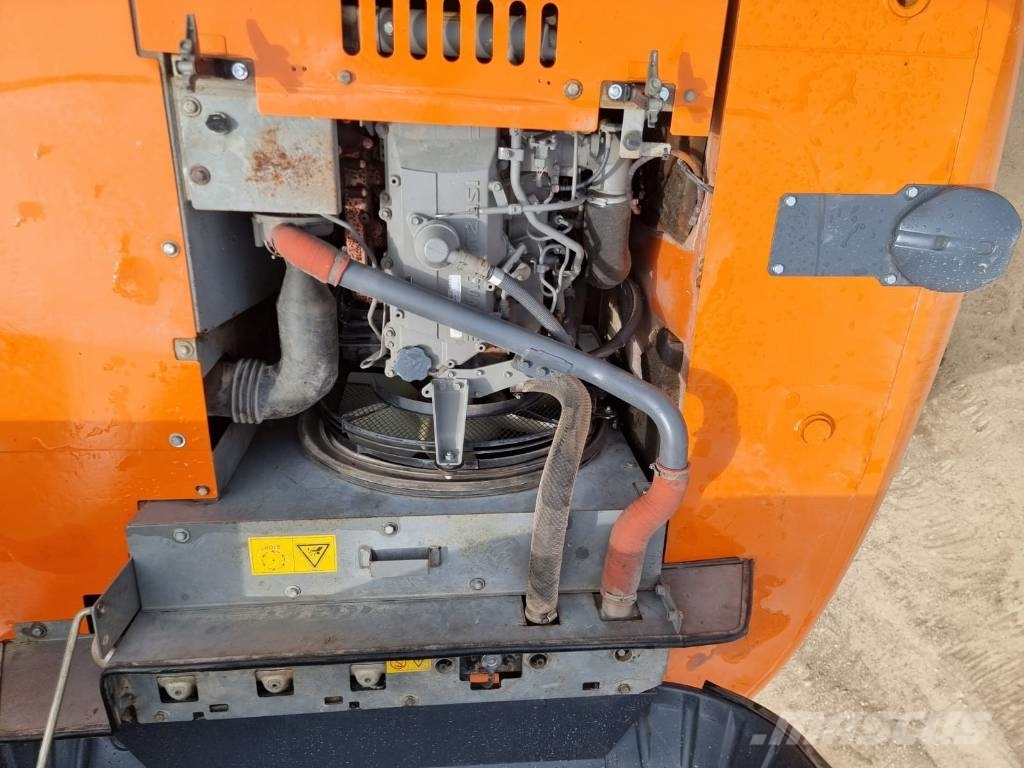 Hitachi ZX 250 LC-3 Kāpurķēžu ekskavatori