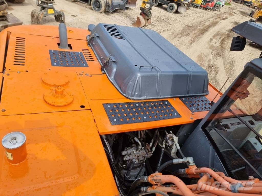 Hitachi ZX 250 LC-3 Kāpurķēžu ekskavatori