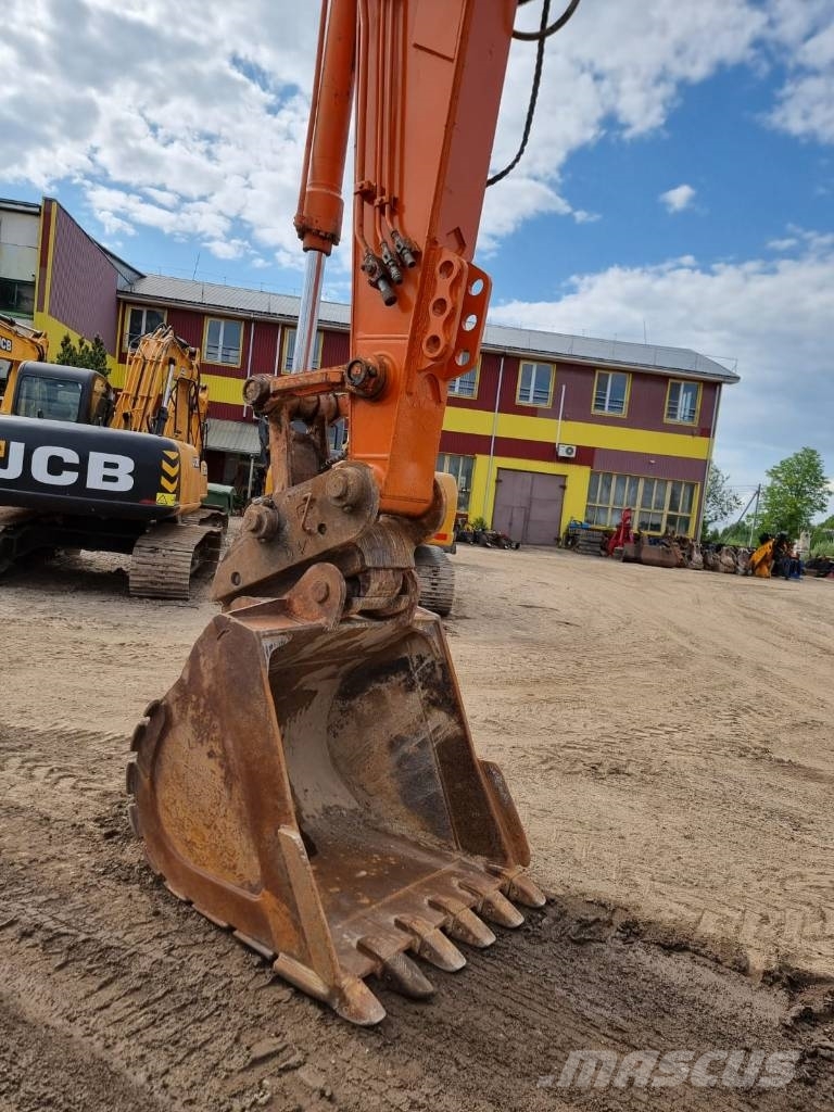 Hitachi ZX 250 LC-3 Kāpurķēžu ekskavatori
