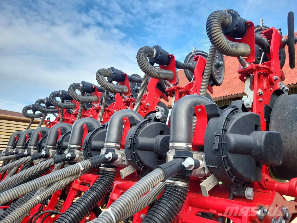 Väderstad Tempo TPL 24 + Bednar Row Master RN 12000 Precision sowing machines