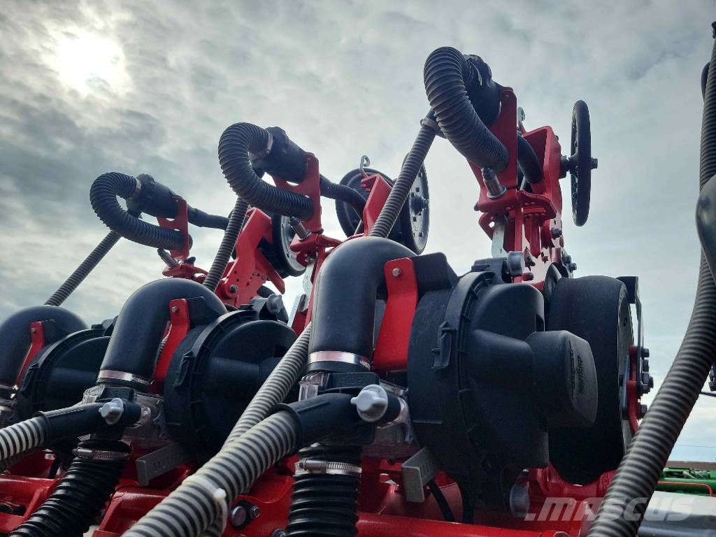 Väderstad Tempo TPL 24 + Bednar Row Master RN 12000 Precision sowing machines