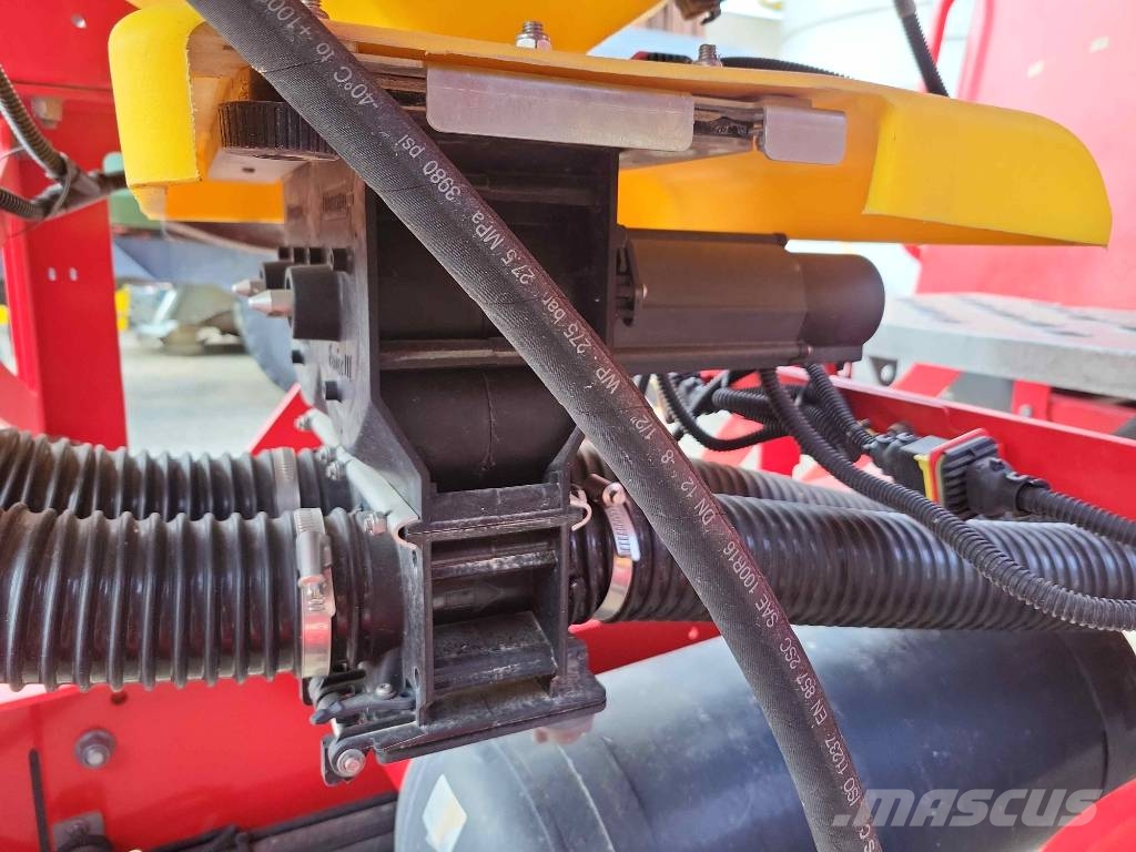 Väderstad Tempo TPL 24 + Bednar Row Master RN 12000 Precision sowing machines