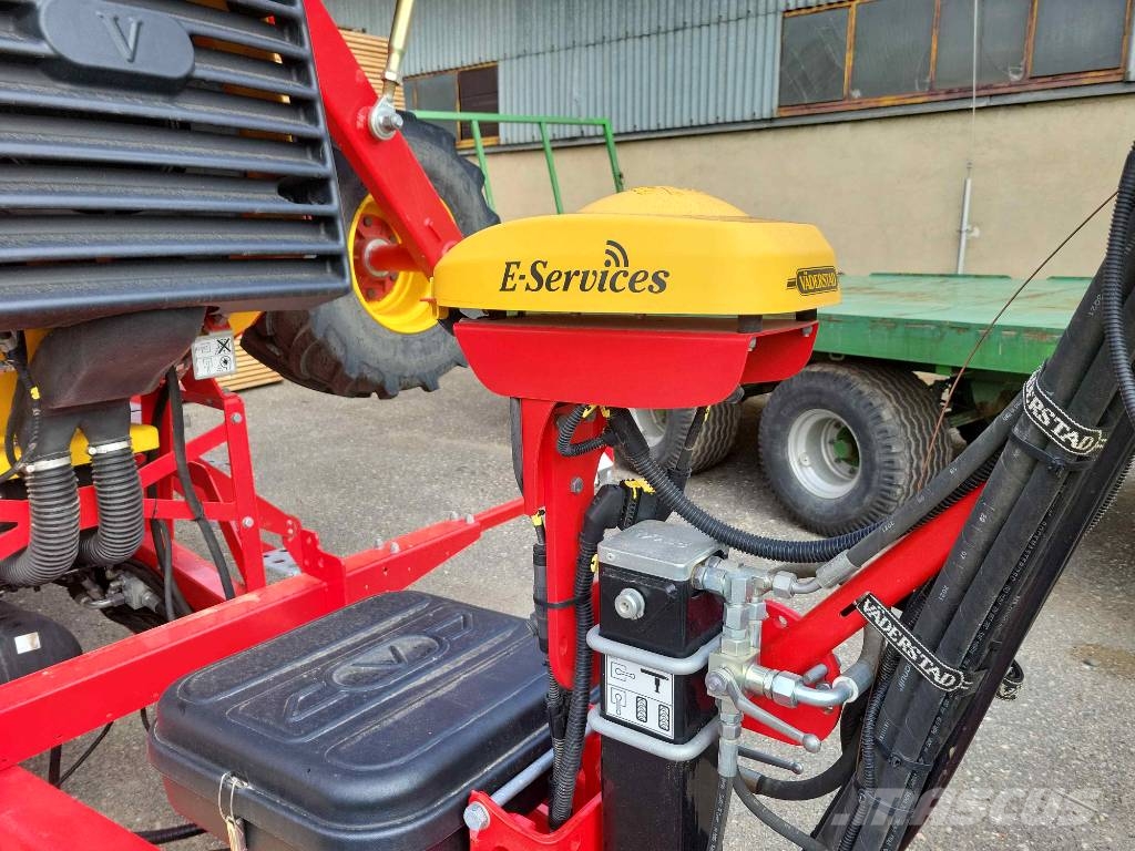 Väderstad Tempo TPL 24 + Bednar Row Master RN 12000 Precision sowing machines