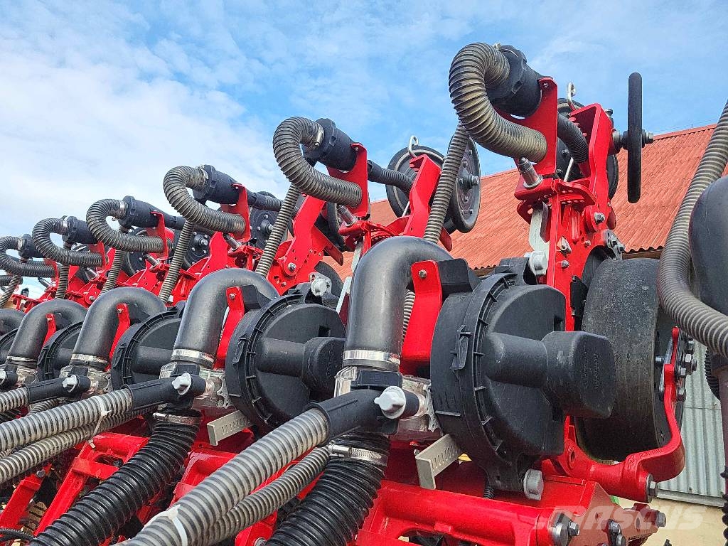 Väderstad Tempo TPL 24 + Bednar Row Master RN 12000 Precision sowing machines
