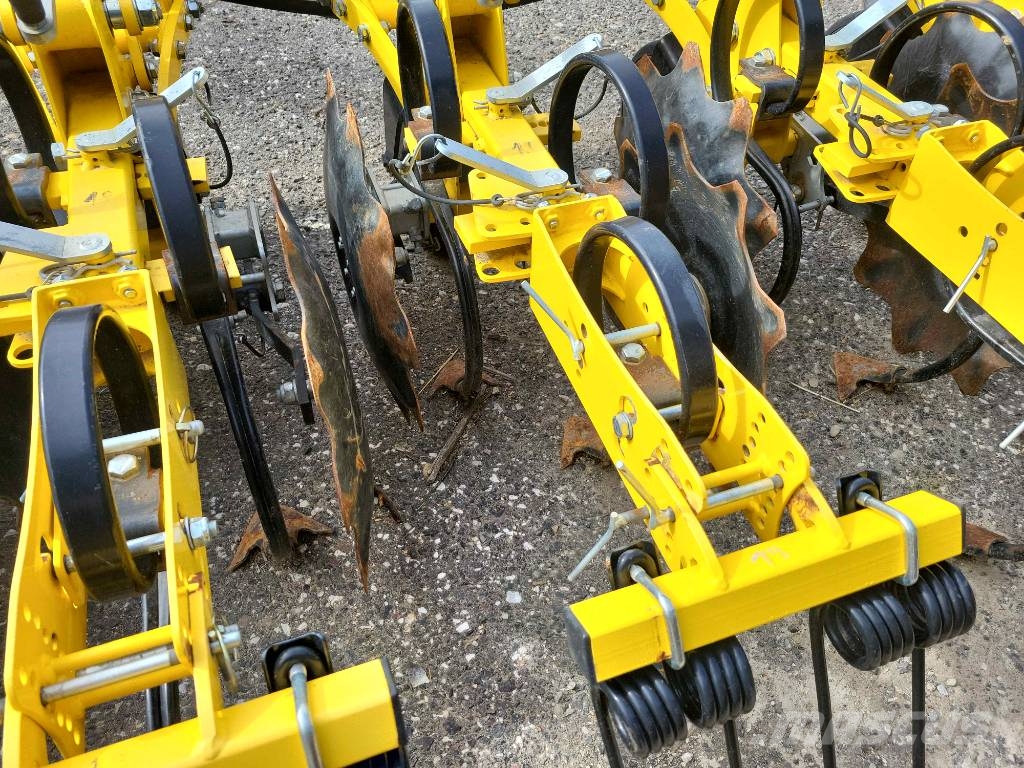 Väderstad Tempo TPL 24 + Bednar Row Master RN 12000 Precision sowing machines