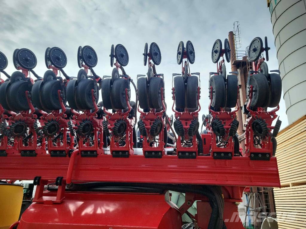 Väderstad Tempo TPL 24 + Bednar Row Master RN 12000 Precision sowing machines