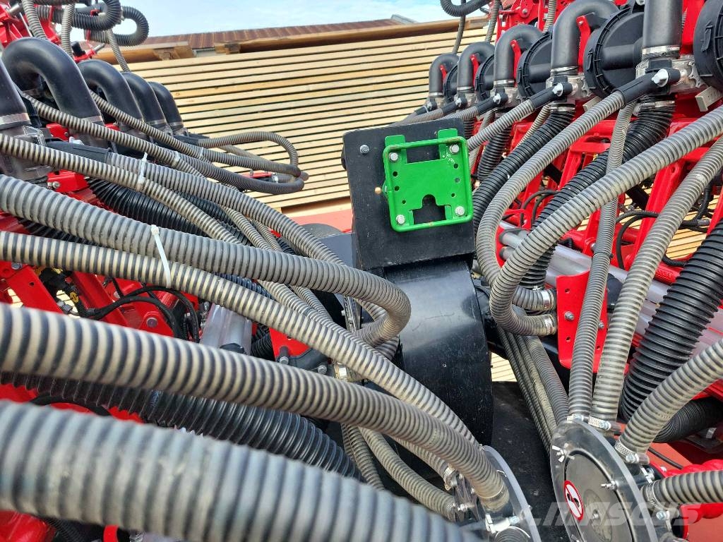 Väderstad Tempo TPL 24 + Bednar Row Master RN 12000 Precision sowing machines