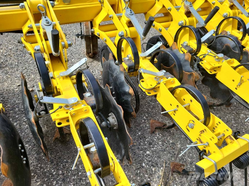 Väderstad Tempo TPL 24 + Bednar Row Master RN 12000 Precision sowing machines
