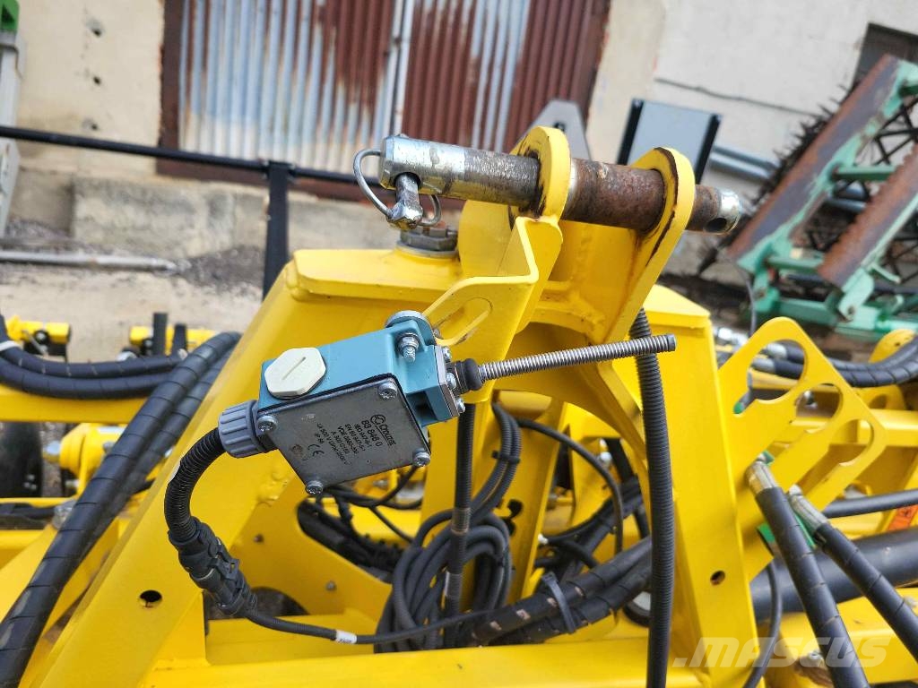 Väderstad Tempo TPL 24 + Bednar Row Master RN 12000 Precision sowing machines