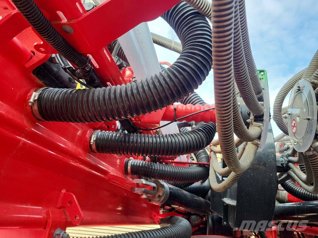 Väderstad Tempo TPL 24 + Bednar Row Master RN 12000 Precision sowing machines