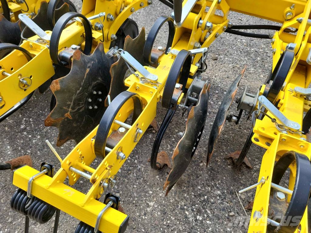 Väderstad Tempo TPL 24 + Bednar Row Master RN 12000 Precision sowing machines