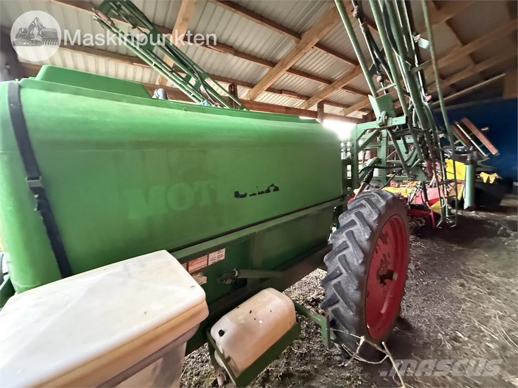 Moteska M2500 Ρυμουλκούμενα ψεκαστικά