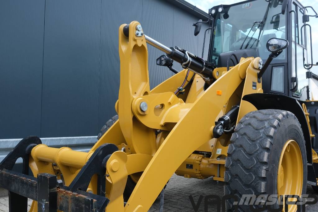 CAT 910 High Lift | 2023 | 40km/h | BSS | 38h Gumikerekes homlokrakodók