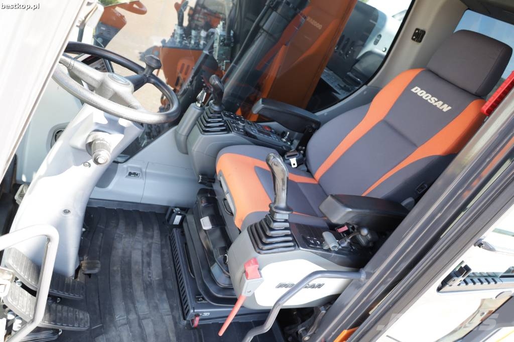 Doosan DX 165 W-5 Excavadoras de ruedas
