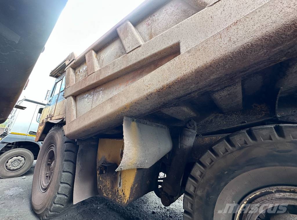 CAT 775 E Άκαμπτα Dumper με ανατρεπόμενο κάδο